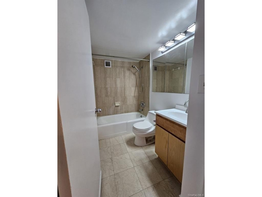 Luxury Living with Panoramic Views &amp; One included Parking - photo 4