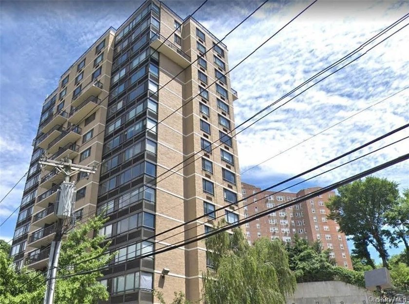 Luxury Living with Panoramic Views &amp; One included Parking - photo 6
