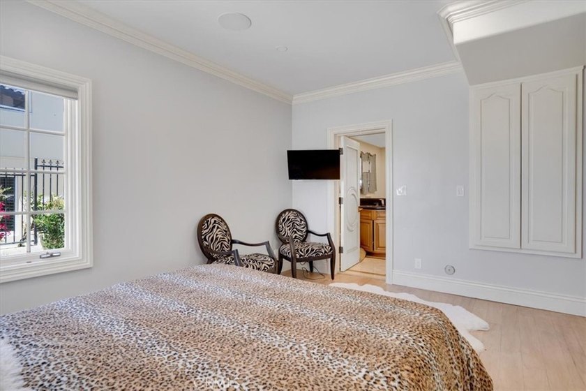 Once in a lifetime Opportunity to own this Spectacular Estate - photo 33