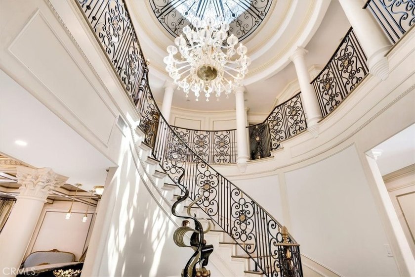 Once in a lifetime Opportunity to own this Spectacular Estate - photo 36