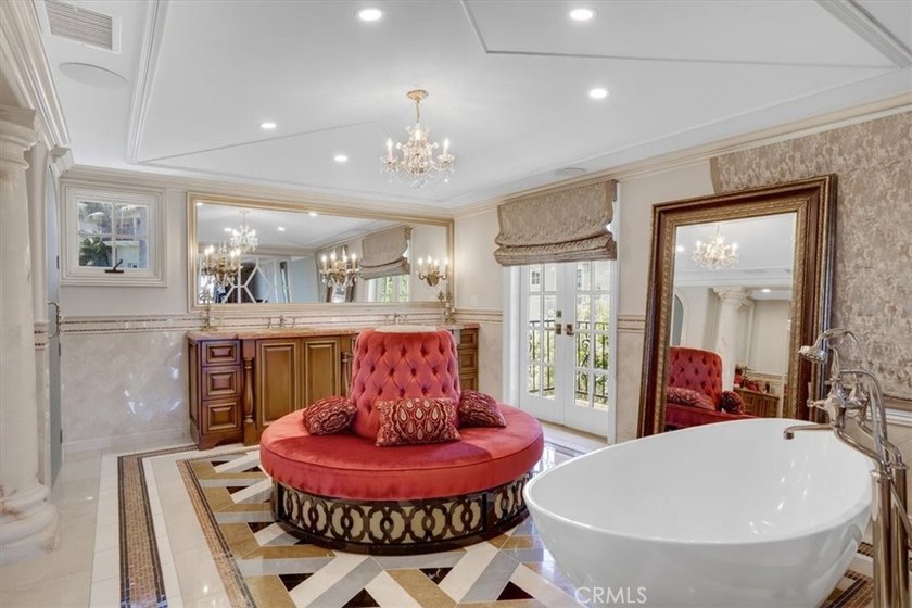 Once in a lifetime Opportunity to own this Spectacular Estate - photo 46