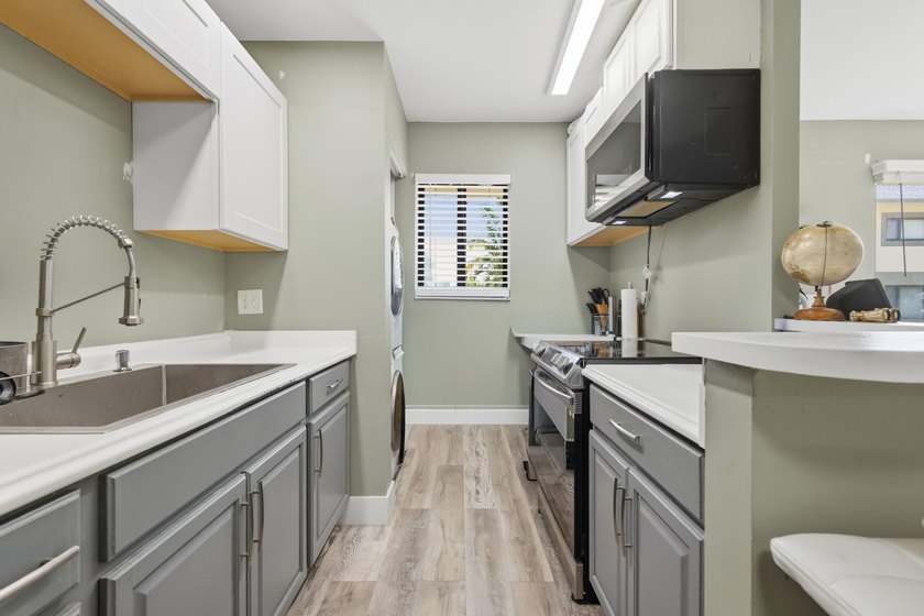 Welcome to this beautifully updated 2 bed 2 bath first-floor - photo 6