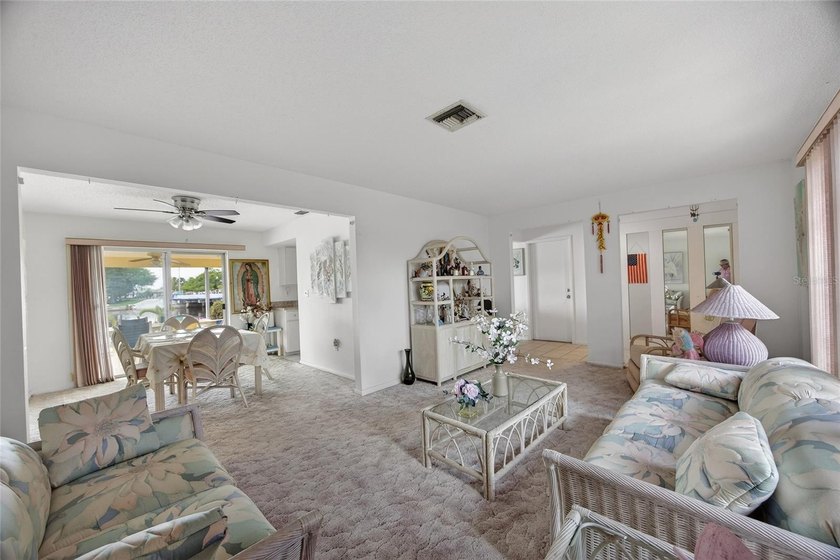 PORT CHARLOTTE!! 2 BEDROOM, 2.5 BATH, 2-CAR GARAGE WATERFRONT - photo 6