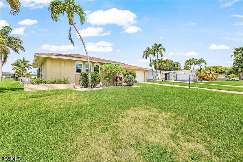 This beautifully updated residence offers 2 bedrooms, 2 - photo 5