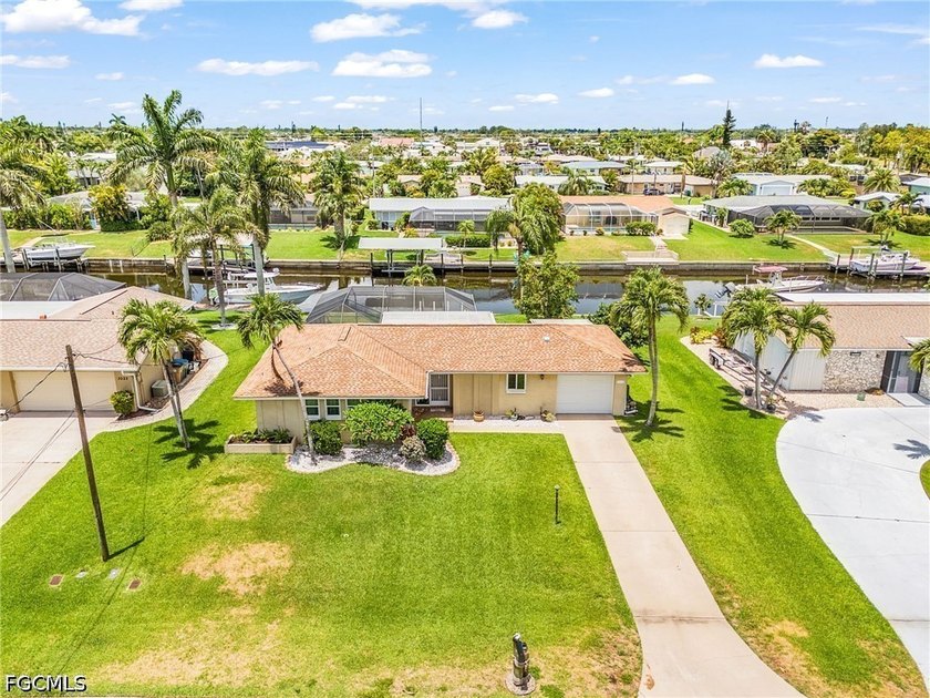 This beautifully updated residence offers 2 bedrooms, 2 - photo 10