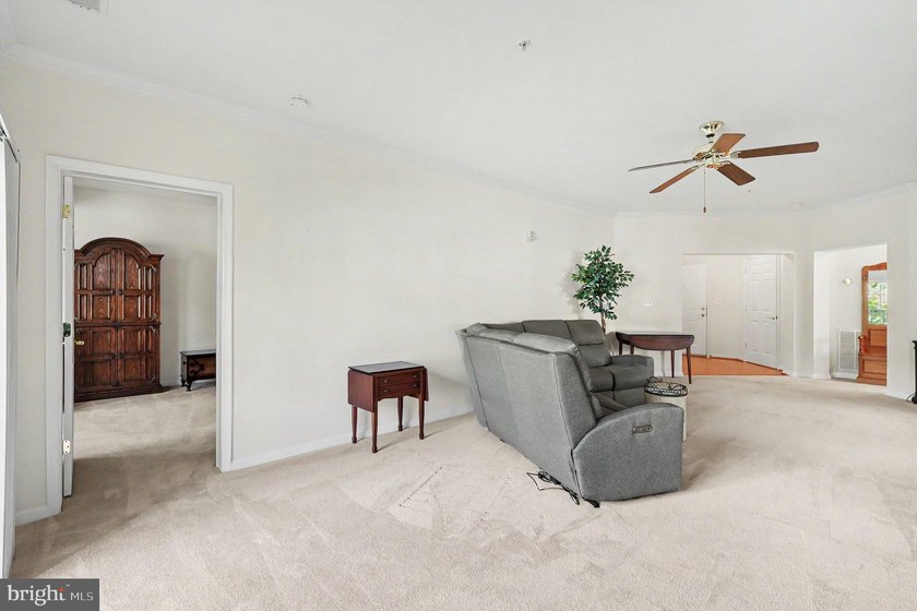 BACK ON THE MARKET AND BETTER THAN BEFORE - NEW CARPET - photo 5