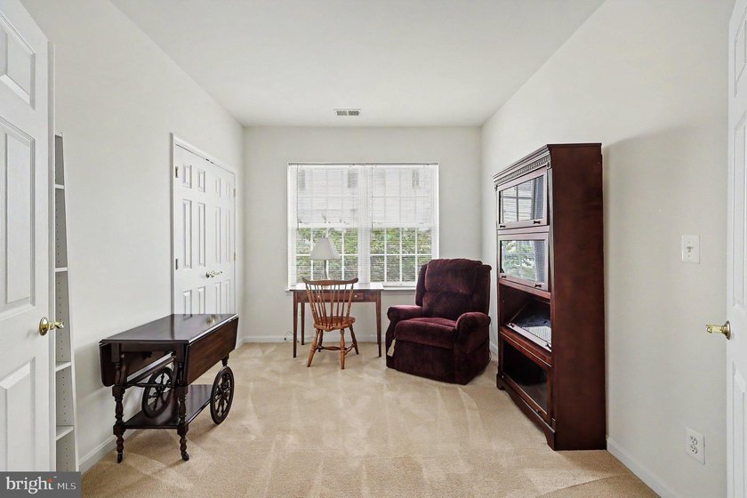 BACK ON THE MARKET AND BETTER THAN BEFORE - NEW CARPET - photo 9