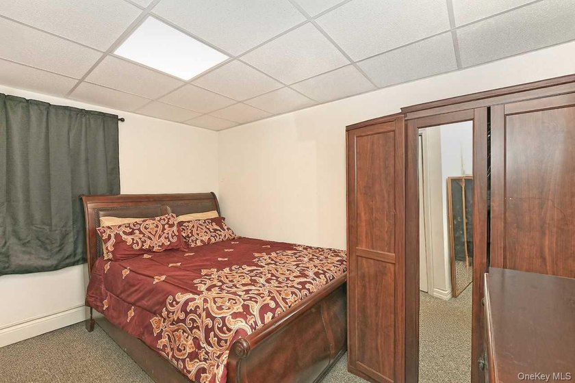 Welcome to 32 Coolidge located in desirable Bellmore. This 4/5 - photo 11