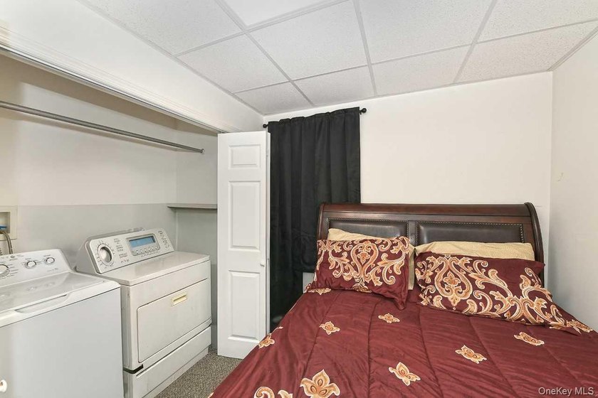 Welcome to 32 Coolidge located in desirable Bellmore. This 4/5 - photo 13