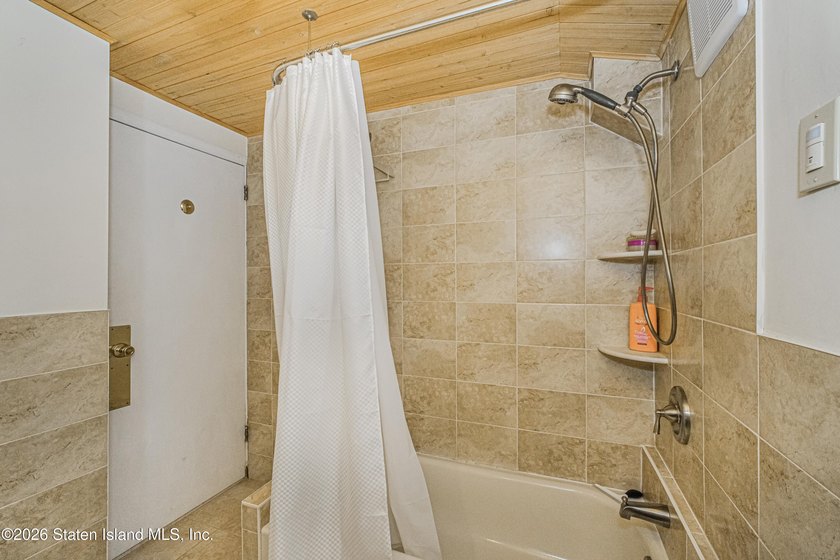 Welcome to 180 Kissel Ave, a beautifully expanded 3-bedroom cape - photo 23