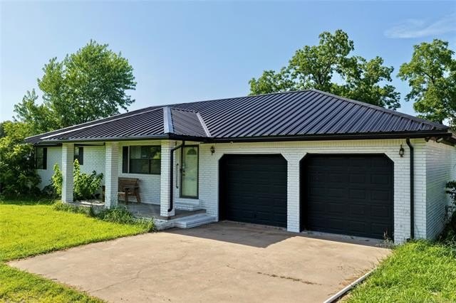 Recently updated 3-bedroom, 2-bath home situated on 5 beautiful - photo 3