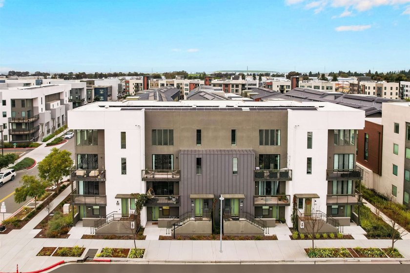 Built in 2021, this sophisticated townhouse-style condominium - photo 2
