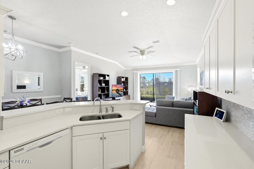 NEW PRICE! HOME WARRANTY INCLUDED! Enjoy maintenance-free - photo 7