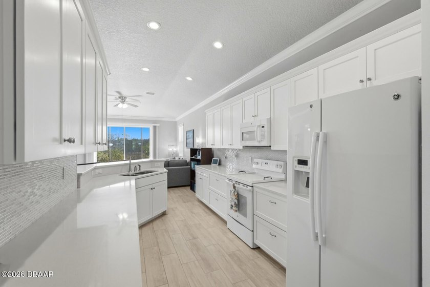 NEW PRICE! HOME WARRANTY INCLUDED! Enjoy maintenance-free - photo 8
