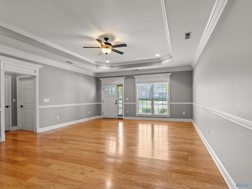 Move In Ready! Absolutely perfect condition with new paint - photo 9