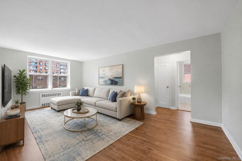 This beautifully updated 1 bedroom co-op offers the perfect - photo 3