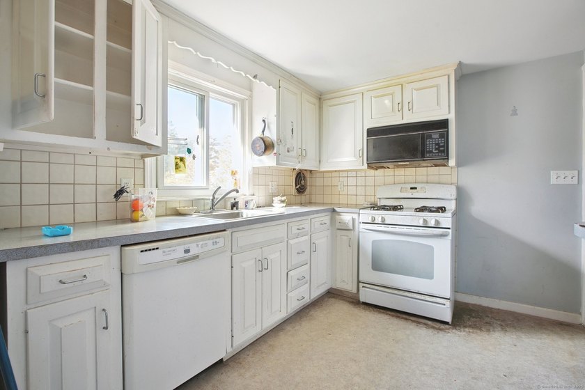 Nestled in one of West Hartford's most desirable neighborhoods - photo 8