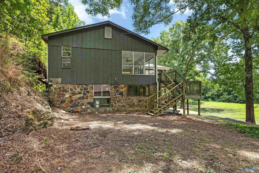 Escape to your own private retreat on Sugarland Lake, with - photo 5