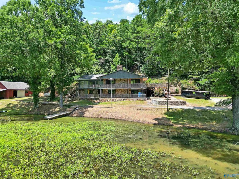 Escape to your own private retreat on Sugarland Lake, with - photo 6