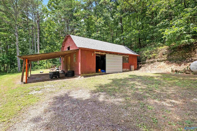 Escape to your own private retreat on Sugarland Lake, with - photo 9