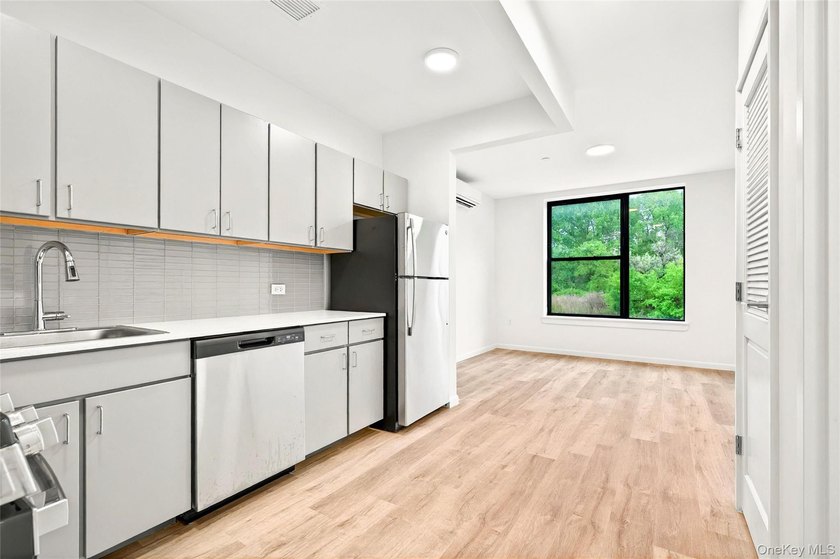 Welcome to the Soundview Park Townhouses. This is a New - photo 13