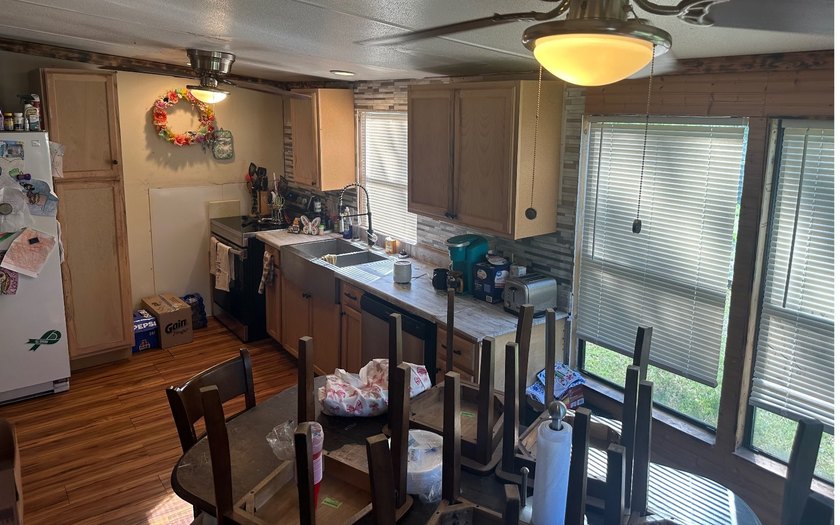 Basically BOGO! Two large manufactured homes on almost 2 acres - photo 19