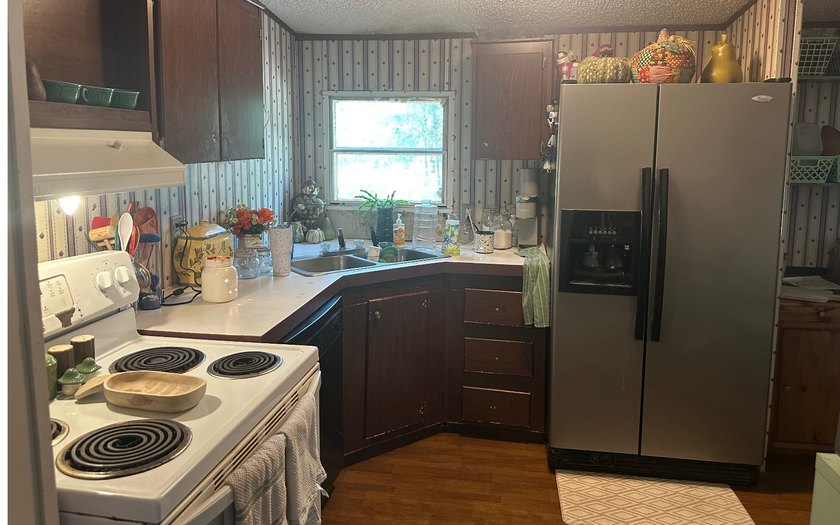 Basically BOGO! Two large manufactured homes on almost 2 acres - photo 30