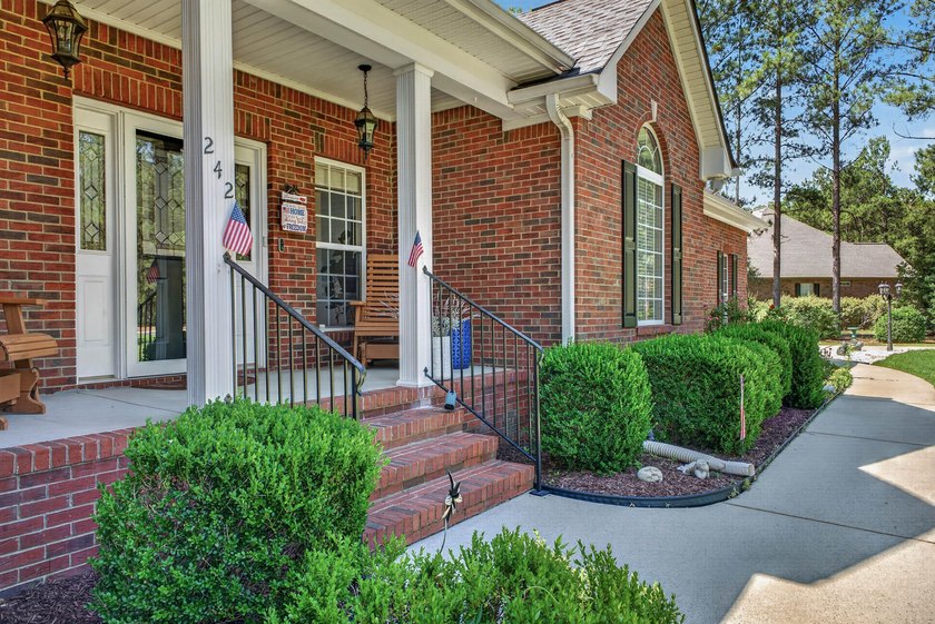 Beautifully maintained and thoughtfully designed, this - photo 3
