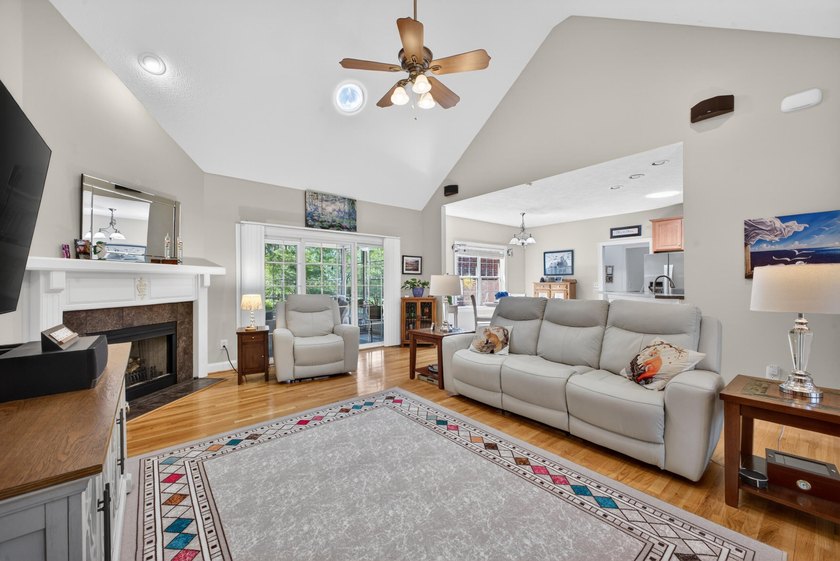 Beautifully maintained and thoughtfully designed, this - photo 6