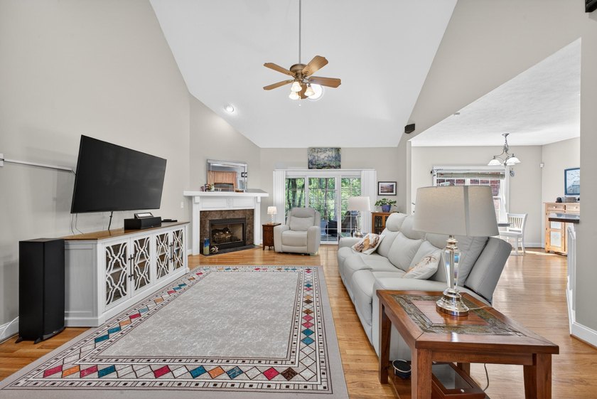 Beautifully maintained and thoughtfully designed, this - photo 8