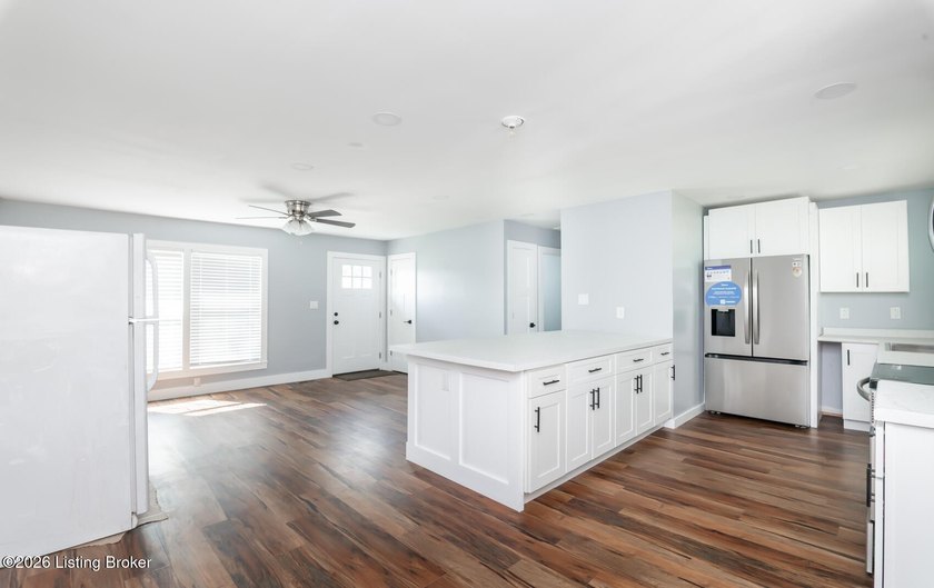 Welcome home to this beautifully remodeled 3-bedroom, 1-bath - photo 4
