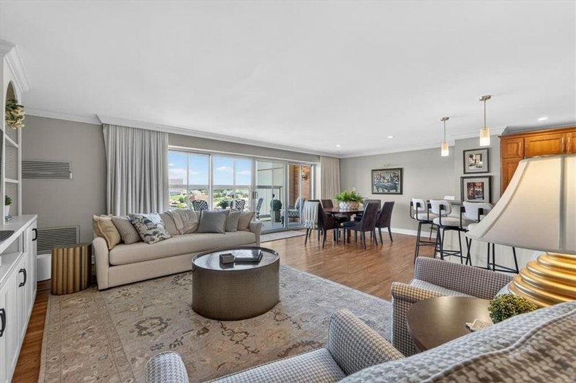 Wow, the view is spectacular! This North facing 2 bed, 2 bath - photo 3