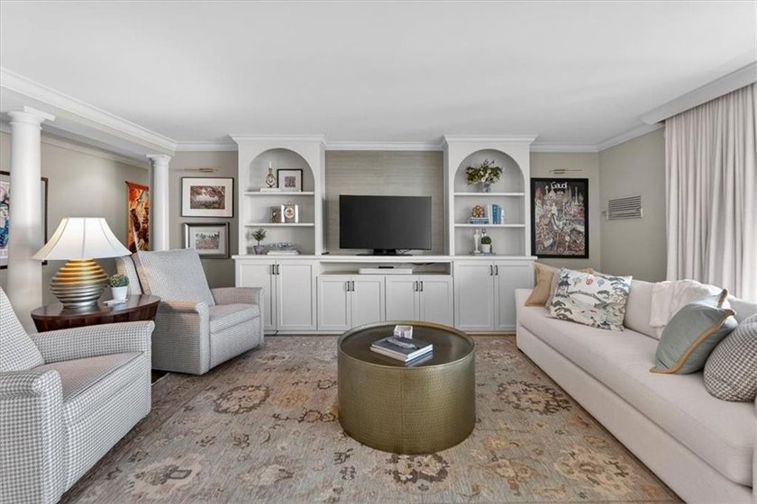 Wow, the view is spectacular! This North facing 2 bed, 2 bath - photo 4