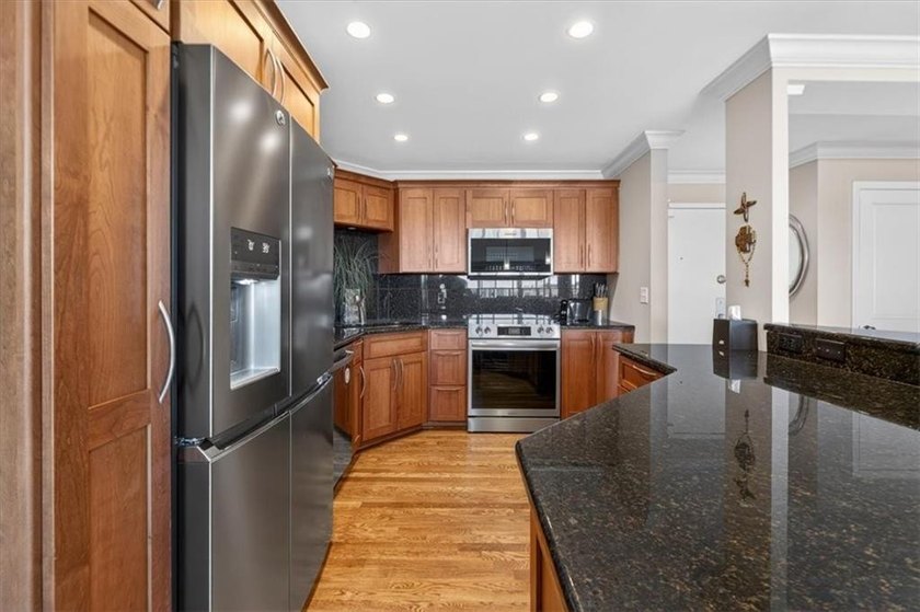 Wow, the view is spectacular! This North facing 2 bed, 2 bath - photo 6
