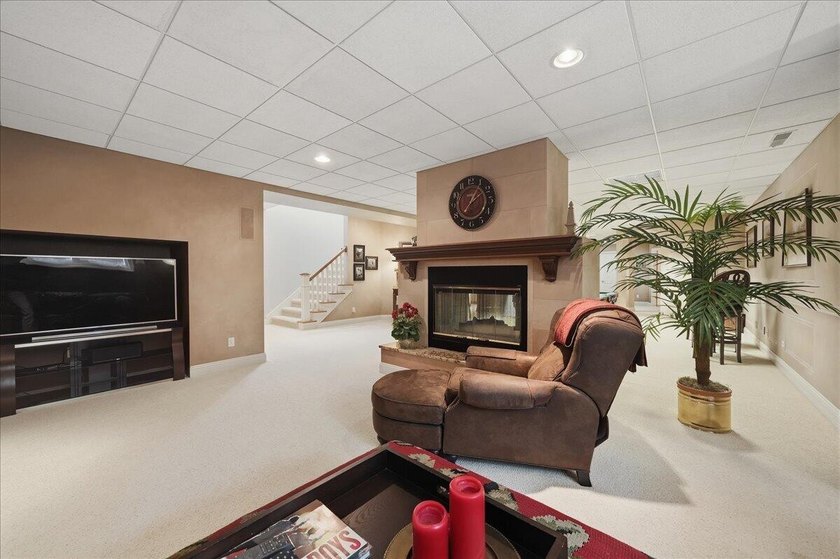 Offered for the first time in nearly two decades, this - photo 41