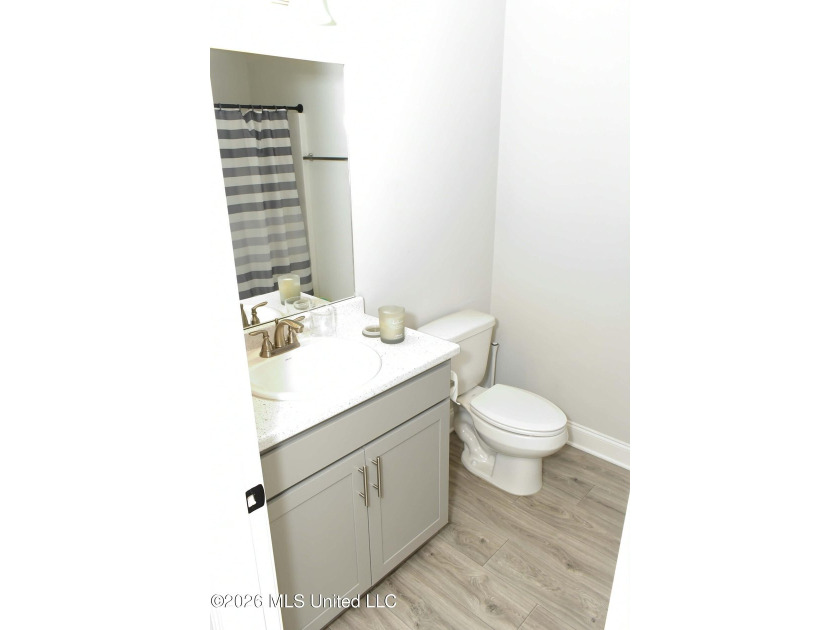 This beautiful 3 Bedroom, 2 Bath home offers the perfect blend - photo 11