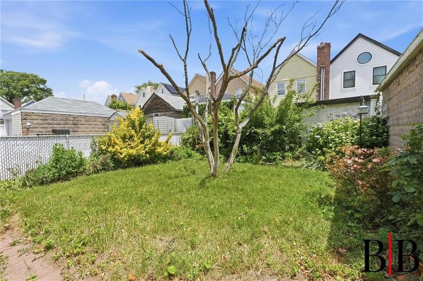 This home has everything you would love except the white picket - photo 22