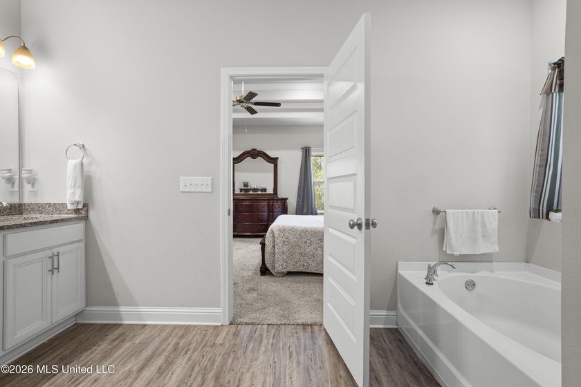 Beautiful 5-year-old Kingston floor plan by D.R. Horton - photo 22