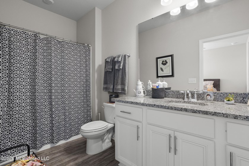 Beautiful 5-year-old Kingston floor plan by D.R. Horton - photo 27