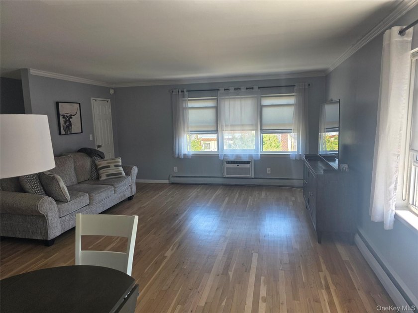 Beautifully updated Studio Co-op in West Babylon. Move right - photo 9