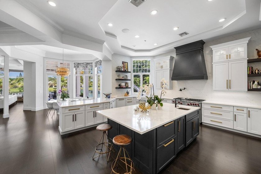 Situated on an expansive oversized lot, this exceptional 6 BD, 7 - photo 13