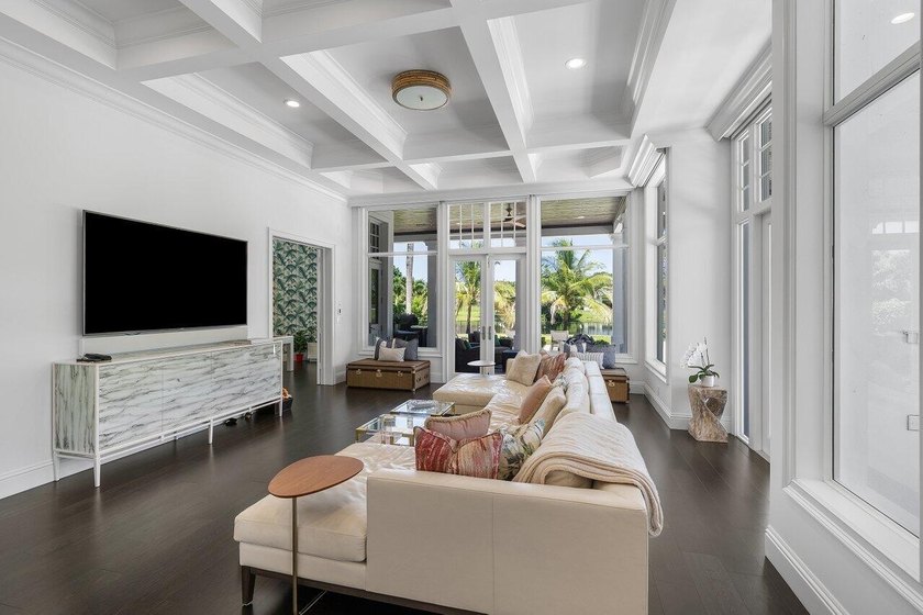 Situated on an expansive oversized lot, this exceptional 6 BD, 7 - photo 19
