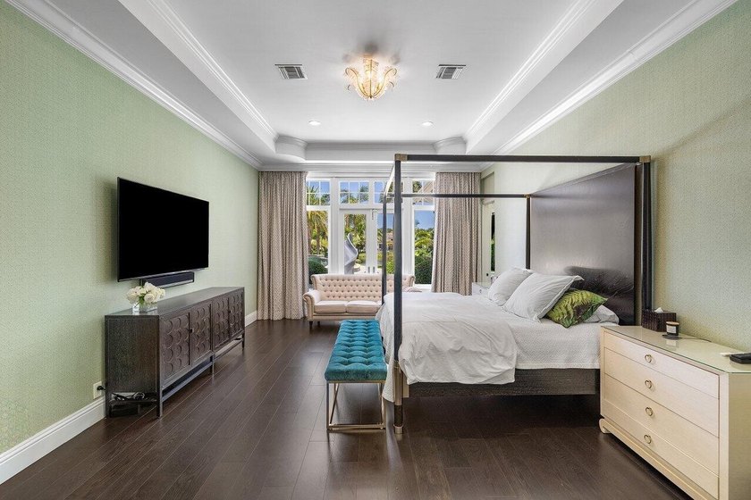 Situated on an expansive oversized lot, this exceptional 6 BD, 7 - photo 27