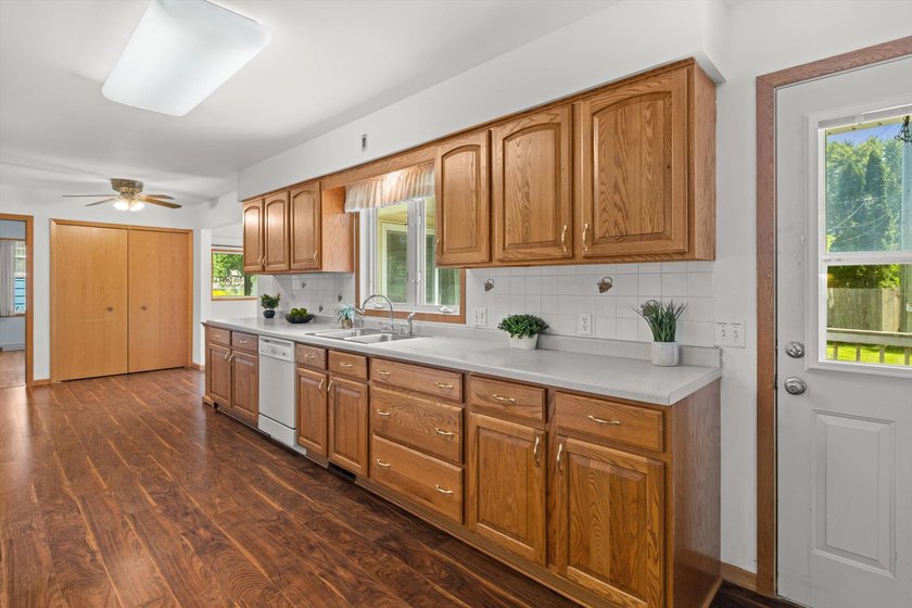 Tucked into an established northside neighborhood, this charming - photo 8