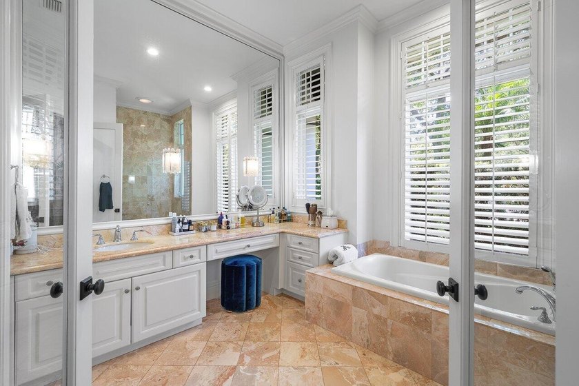 Situated on an expansive oversized lot, this exceptional 6 BD, 7 - photo 32