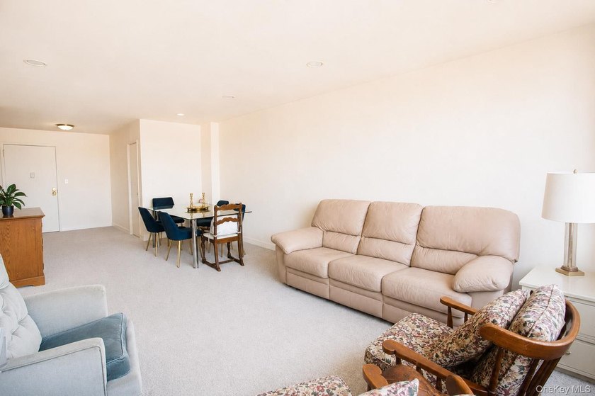 **Welcome to the City by the Sea!** This spacious Junior 4 - photo 5