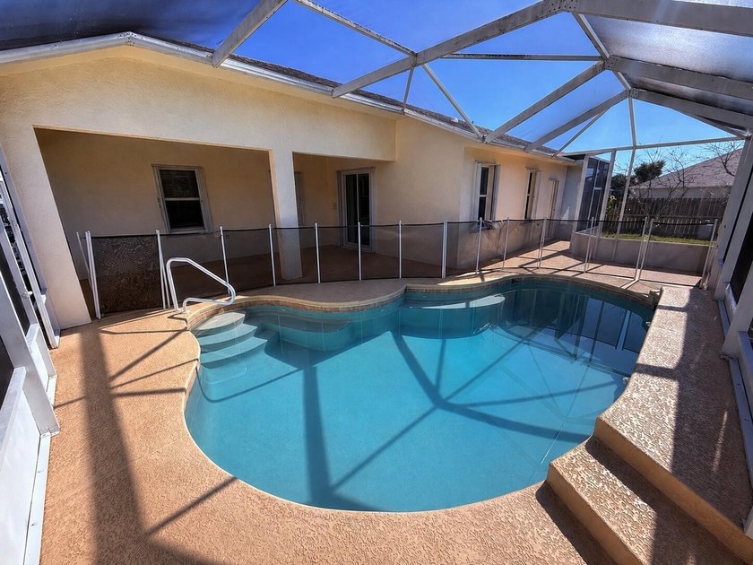Spacious 3-bedroom, 2-bath in-ground pool home with standout - photo 3