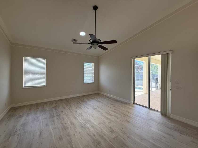 Spacious 3-bedroom, 2-bath in-ground pool home with standout - photo 5