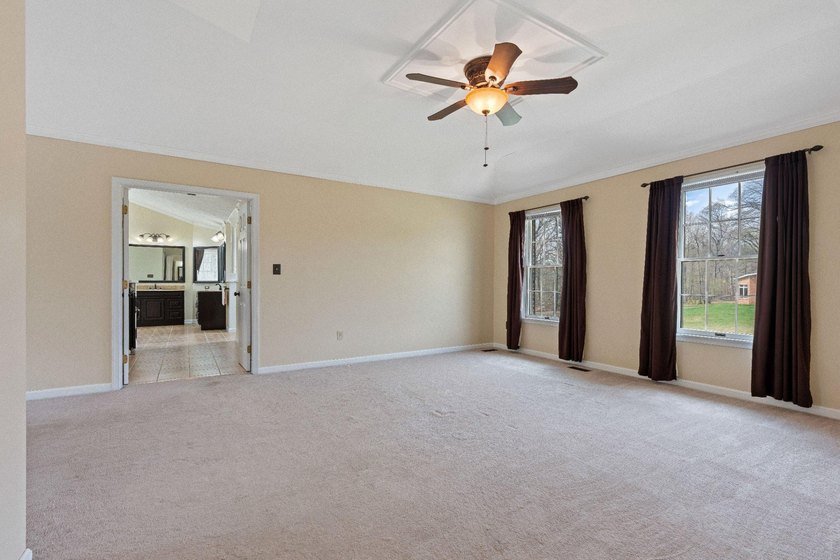 PRIVACY! House can barely be seen from court, last house on - photo 23