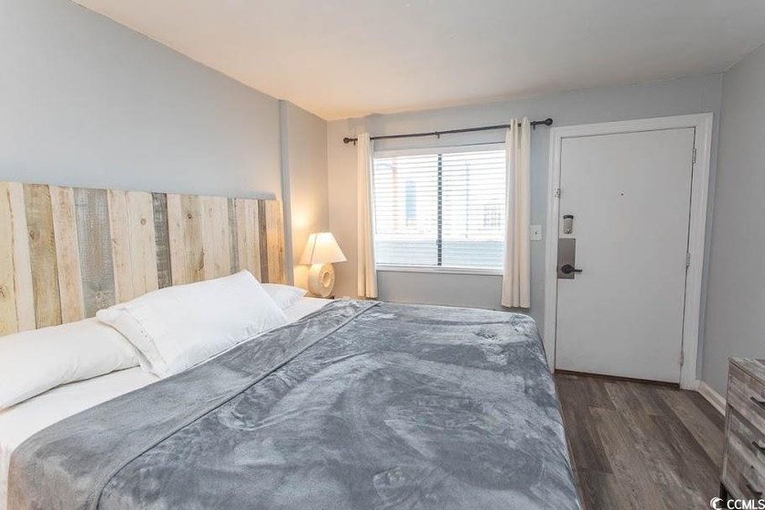Welcome to this immaculate 1 bedroom/1 bath condo at Bluewater - photo 5